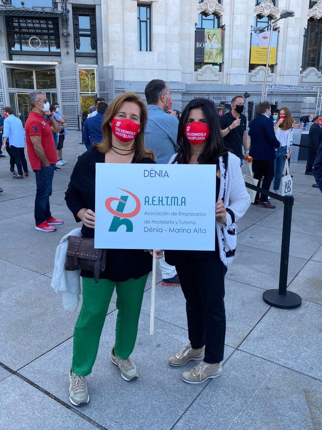 La presidenta de Aehtma, Cristina Sellés (i) y la secretaria general, Reme Cerdá (d).