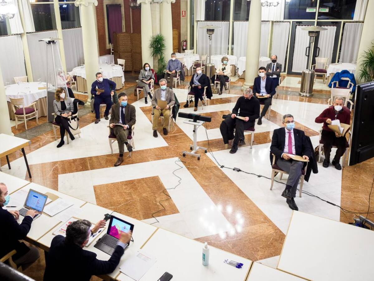 Entrevista a Rafael Teijeira, reelegido presidente del Colegio de Médicos