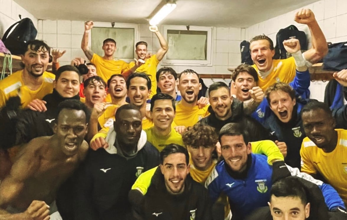 Celebración en el vestuario tras la victoria