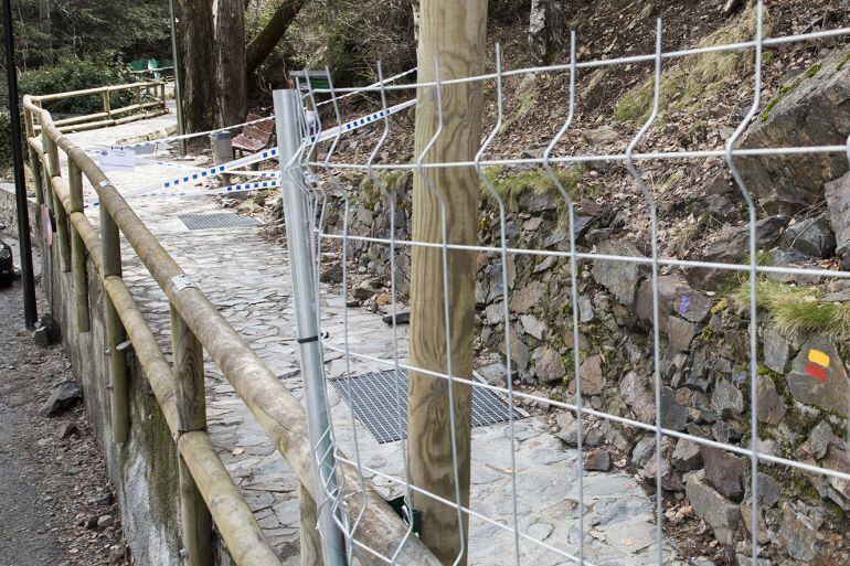 Tram del Rec del Solà afectat per la caiguda d'un bloc rocós el passat cap de setmana que ha quedat tallat.