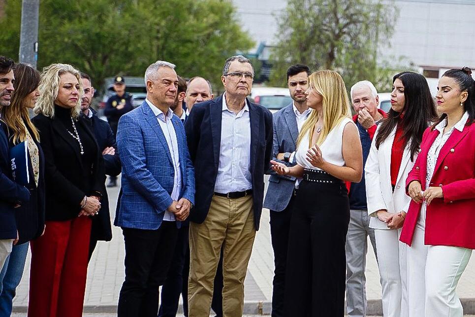 Felipe Moreno y Jose Ballesta, presidente del Real Murcia y alcalde del Ayuntamiento de Murcia, presentan el Mural de Nueva Condomina