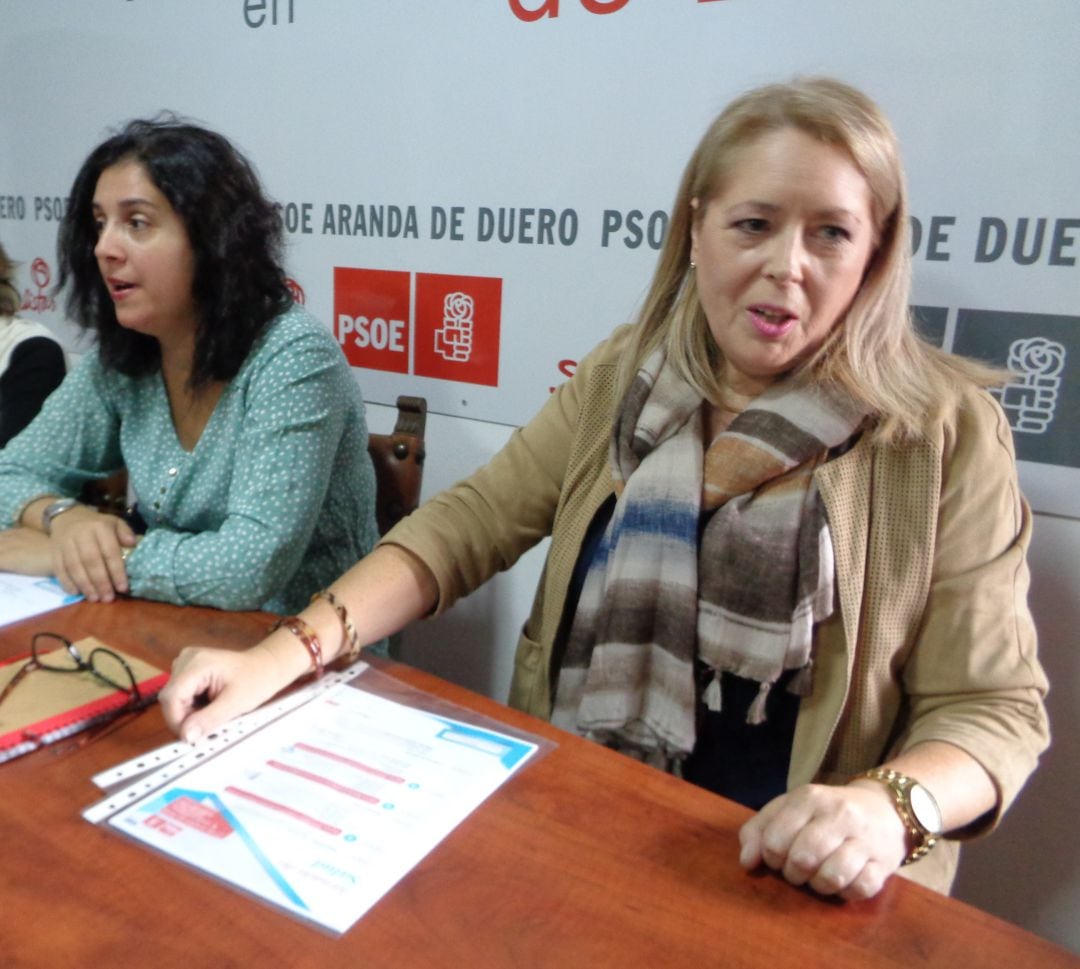 Amparo Simón, en primer término, desembarca en la lista como número 3