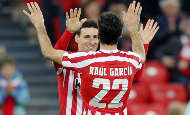 Aduriz y Raúl García, en la victoria de Copa ante el Racing.