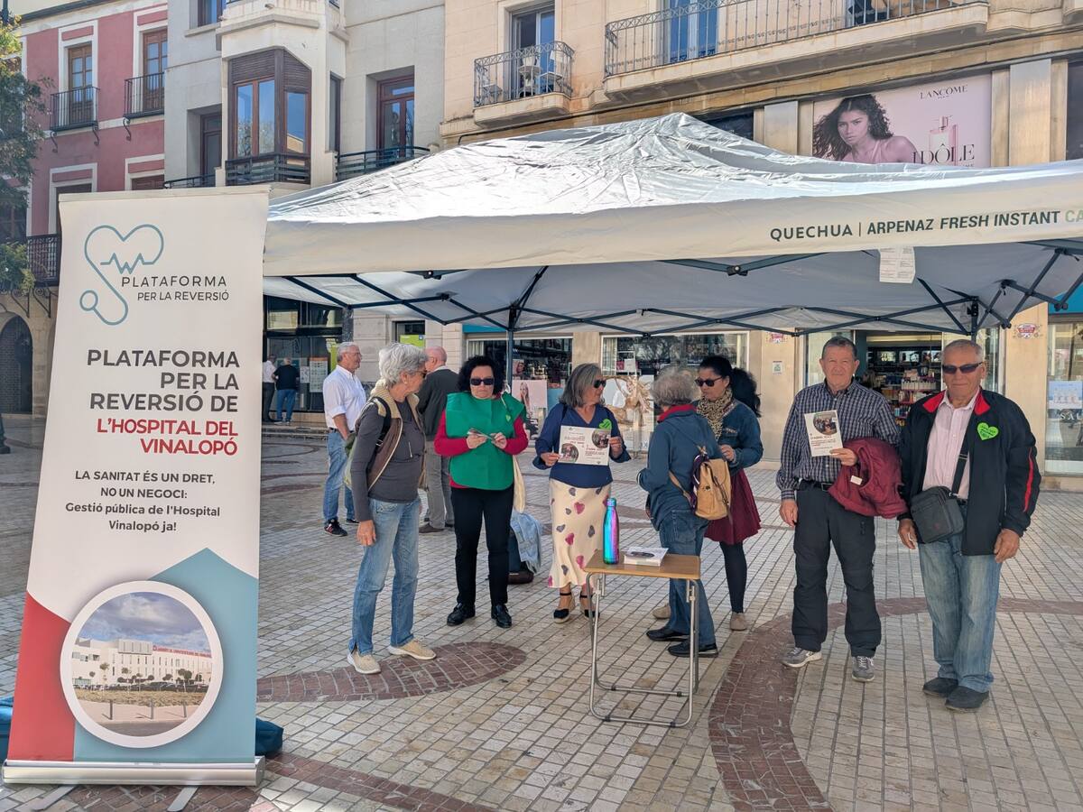 La Plataforma del Vinalopó reivindica la sanidad pública con una mesa informativa