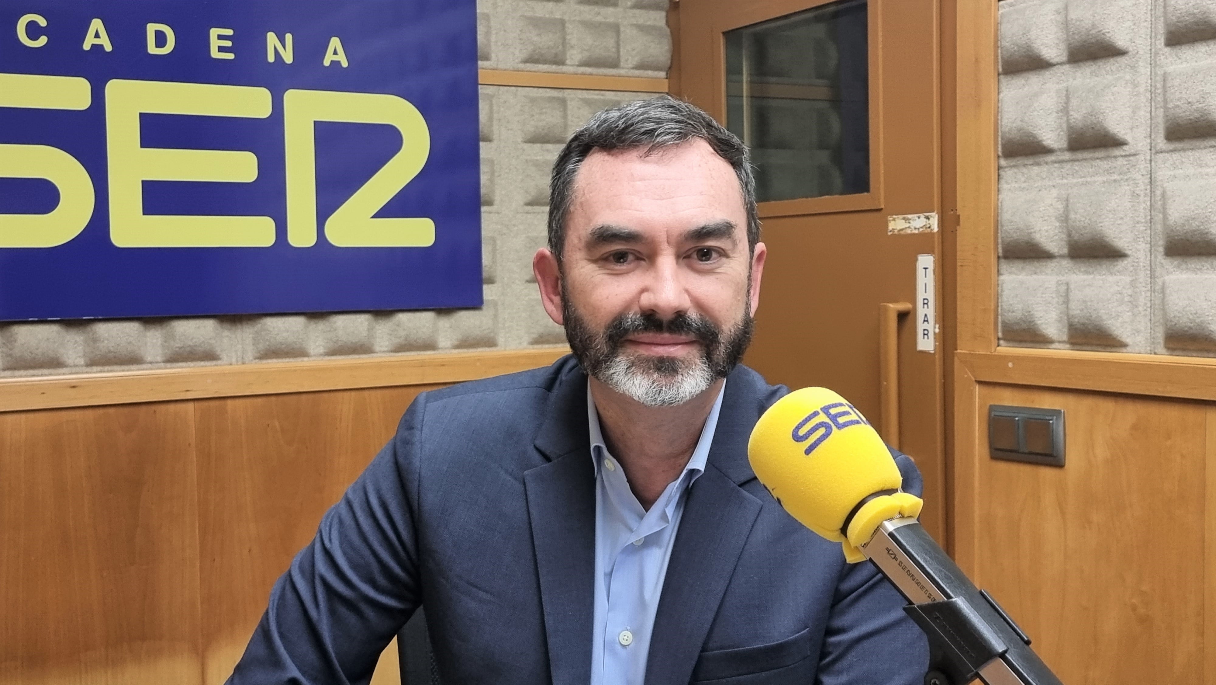 Francisco García Carro en los estudios de Radio Asturias SER / Redacción