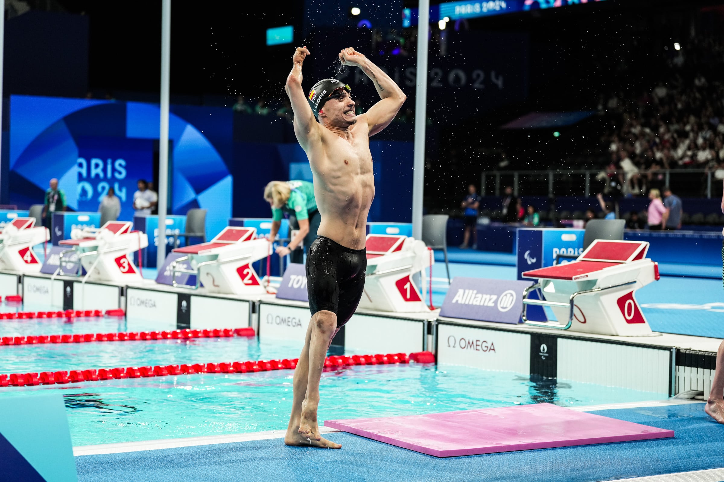 Medalla de oro para Íñigo Llopis en la final del 100 m espalda S8. La Defense Arena. Juegos Paralímpicos París 2024. © Gorka Leiza / CPE.