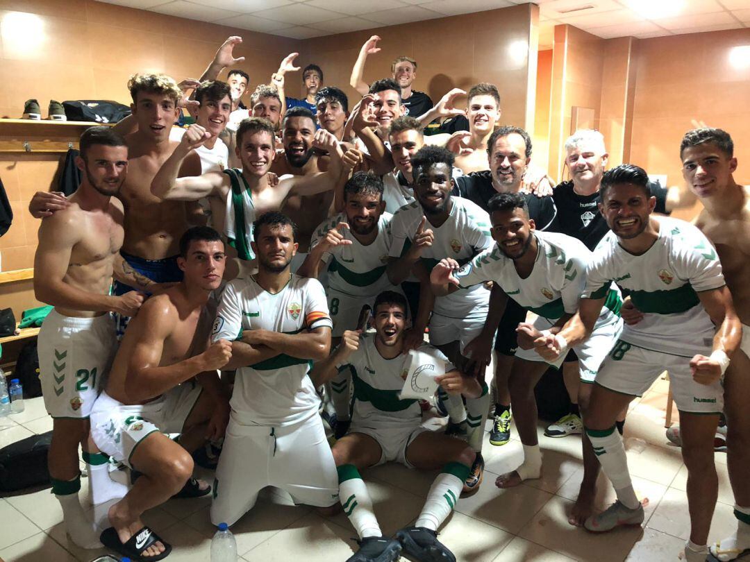 Los jugadores del Ilicitano celebran su victoria ante el Roda