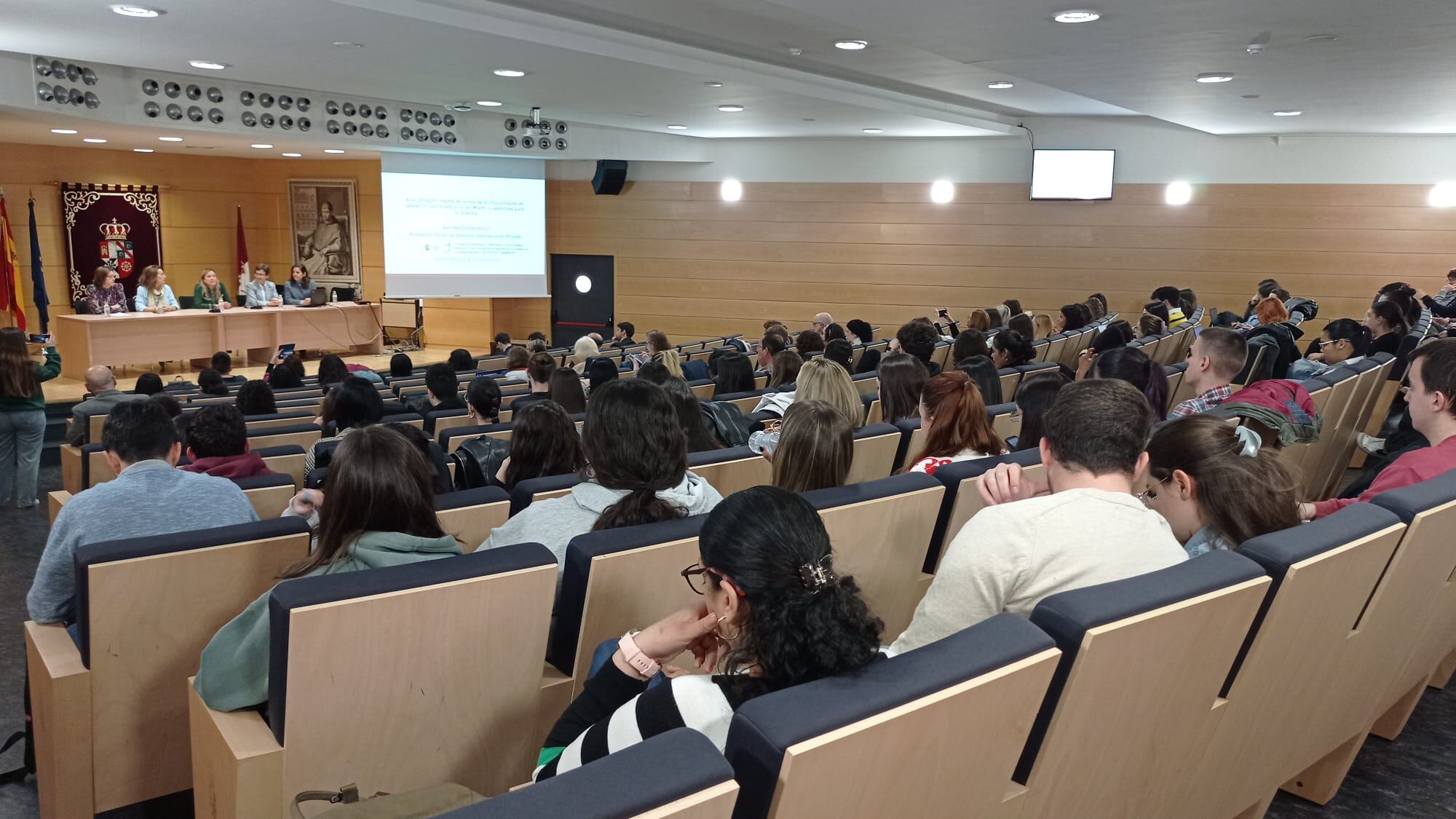 La Facultad de Ciencias Sociales ha analizado las implicaciones jurídicas del caso "Ana Obregón"