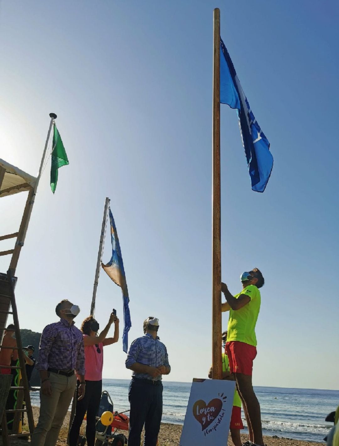 La Bandera Azul ondea nuevamente en las playas de Lorca.