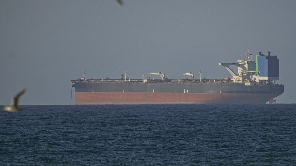 Buques en la sombra y trasvase en alta mar: las estrategias para burlar el bloqueo de Estados Unidos en Ormuz