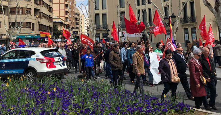 Unas 2.000 personas se manifestaron ayer " por unas pensiones dignas"