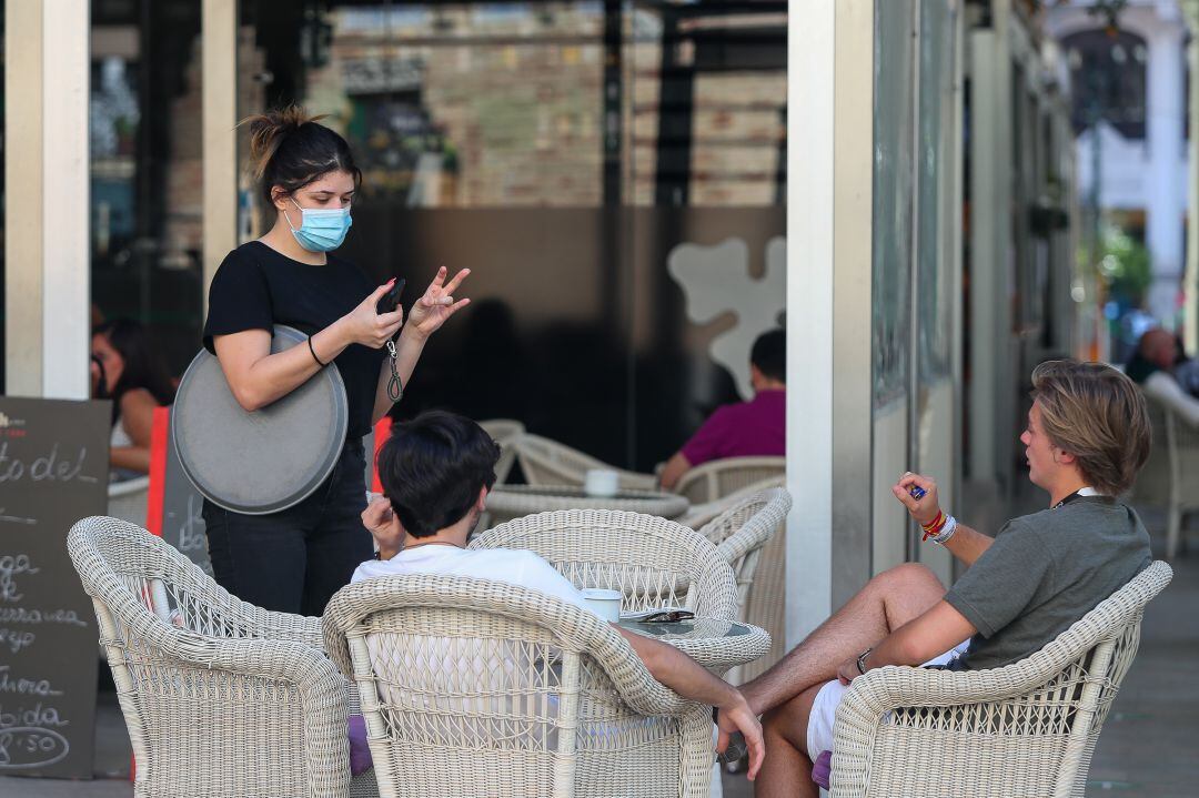 Se duplica, en el último mes, el número de positivos en menores de 20 años en la Comunitat Valenciana