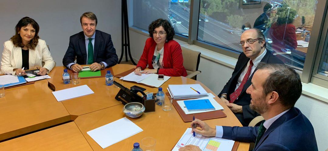 Reunión entre representantes del gobierno municipal de Tres Cantos y de la Consejería de Educación