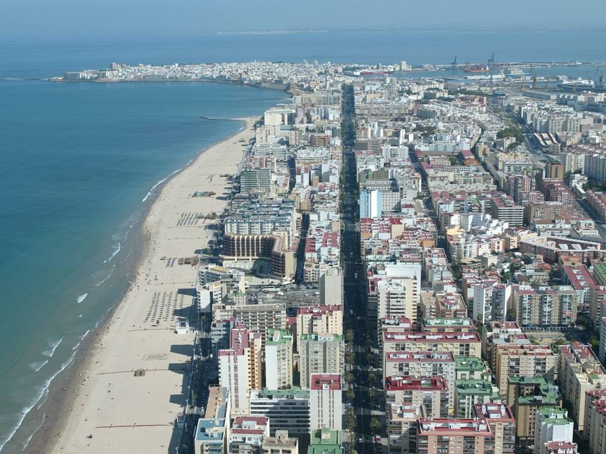 Cádiz permitirá que los niños paseen por la playa y el parque Genovés