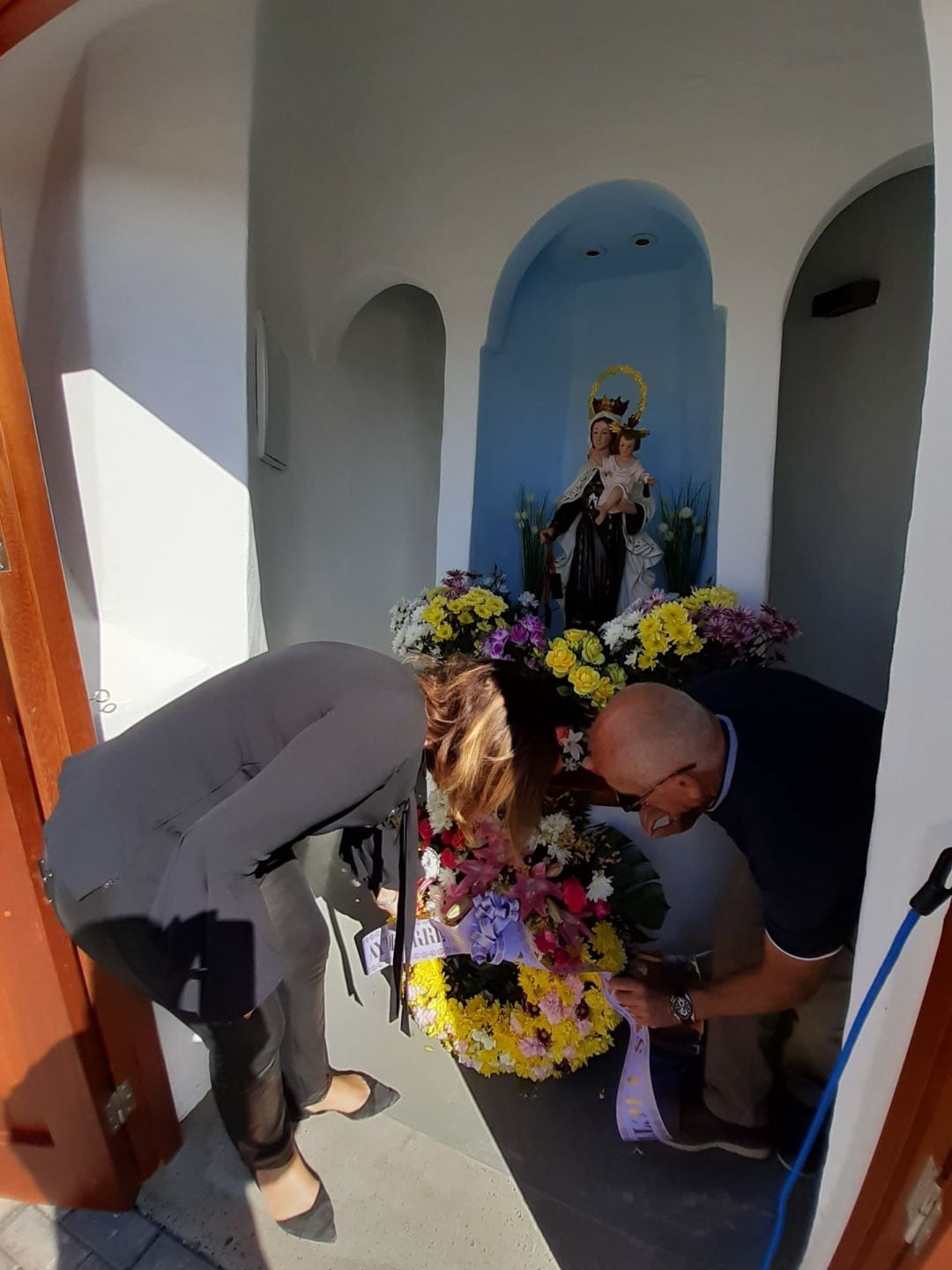 Ofenda florara en recuerdo de las víctimas