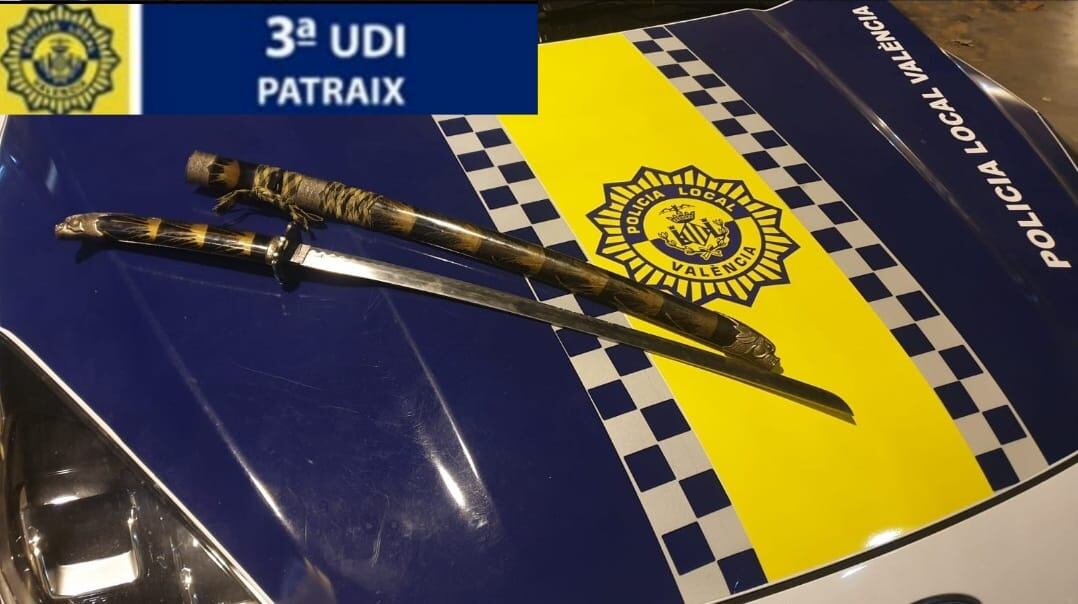 La Policía Local de València detiene a un hombre por amenazar y agredir a su pareja con una catana