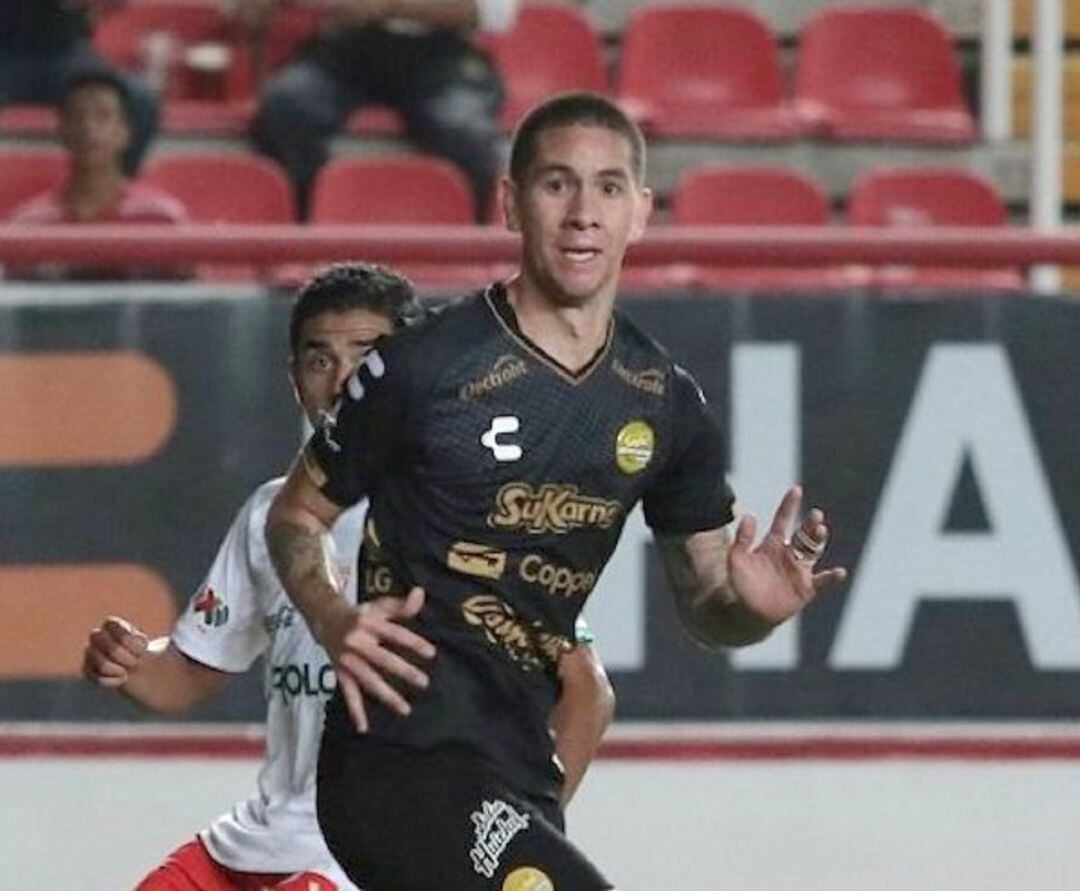 El central Danilo Ortiz en un partido con el Dorados de México