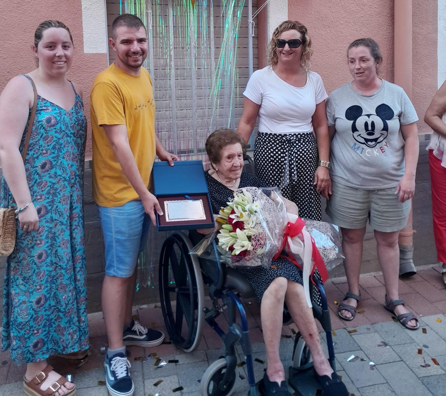 Consuelo Climent durante el homenaje por su 100 cumpleaños.