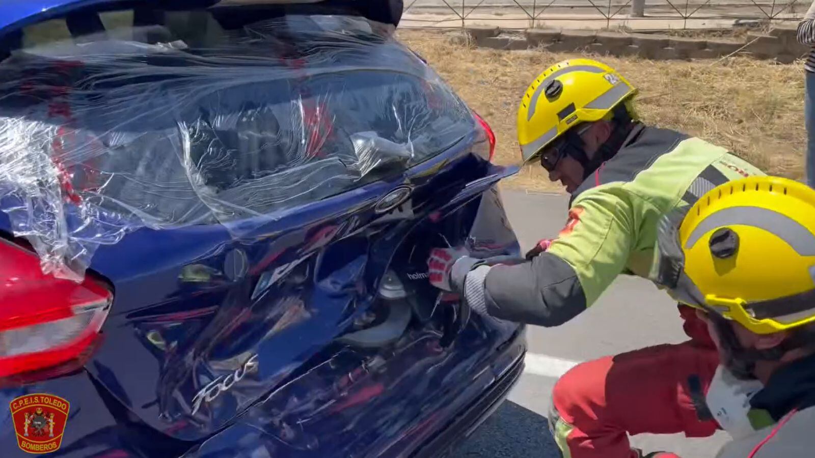 Imagen del estado en el que ha quedado uno de los vehículos implicados en el accidente de tráfico en la N-401