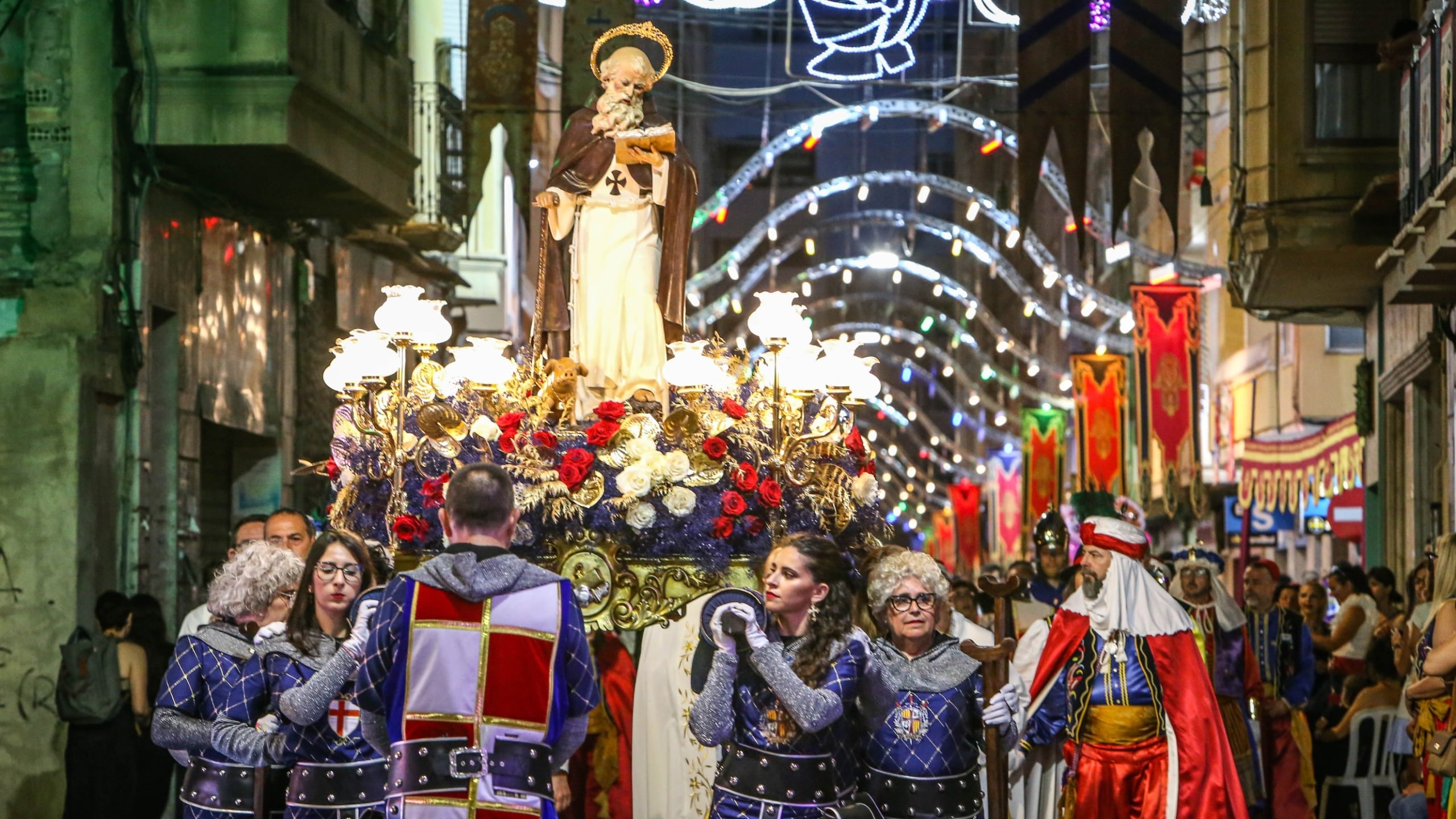 La Procesión de San Antón ha puesto fin a las fiestas de Moros y Cristianos de Elda 2025