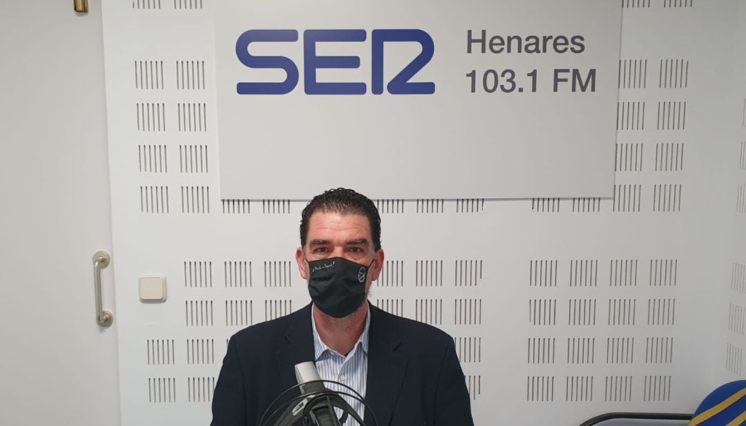 Alberto Blázquez en los estudios de SER Henares. 