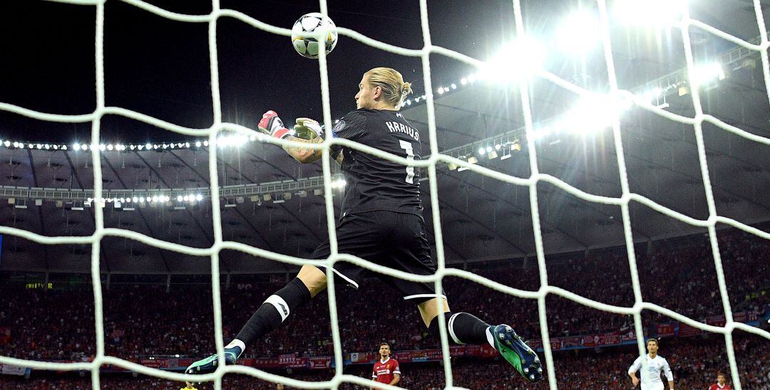 Loris Karius, en el momento en el que encaja el tercer gol en la final de la Champions