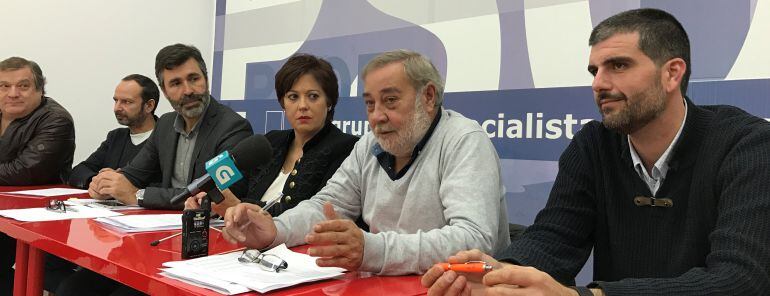 Julio Sacristán, en el centro