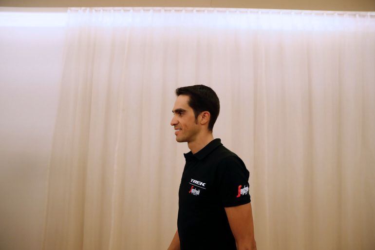 Alberto Contador antes de la rueda de prensa.