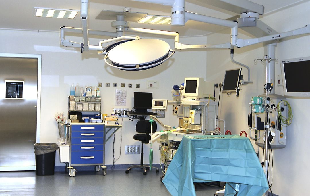 Quirófano en el Hospital Provincial de Castellón