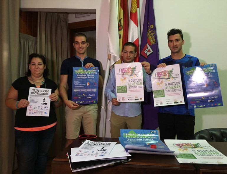  Eva Muñoz, Álvaro García, Iván Cuesta y Rubén Andrés, en la presentación del Circuito provincial de Duatlón Cross.