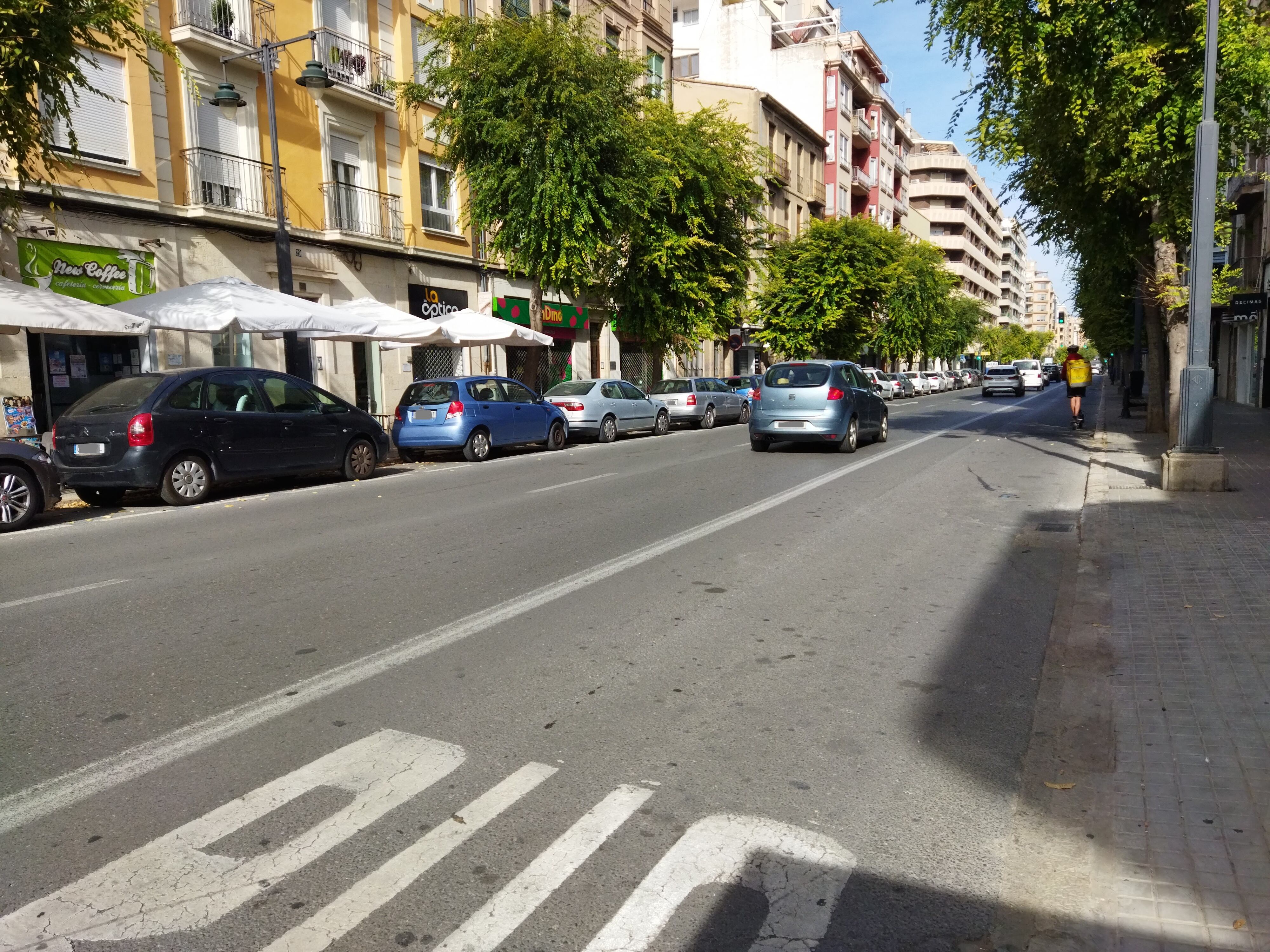 El actual carril bus y de taxi de la Alameda Camilo Sesto en Alcoy se convertirá en uso exclusivo para bicicletas.