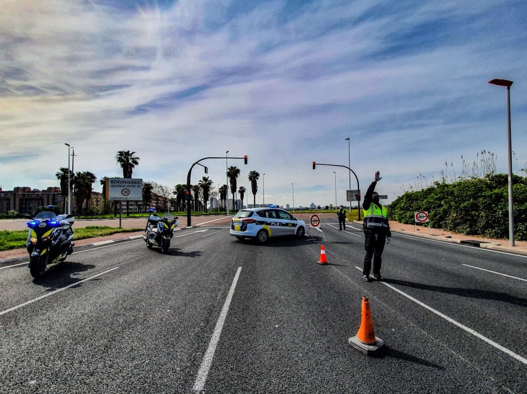 Control policial en València durante la fase 1 de la desescalada por la pandemia del coronavirus