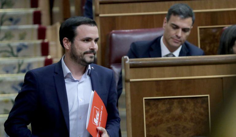 El coordinador federal de IU, Alberto Garzón antes de intervenir en el debate de la moción de censura presentada por el PSOE contra el presidente del Gobierno, Mariano Rajoy.