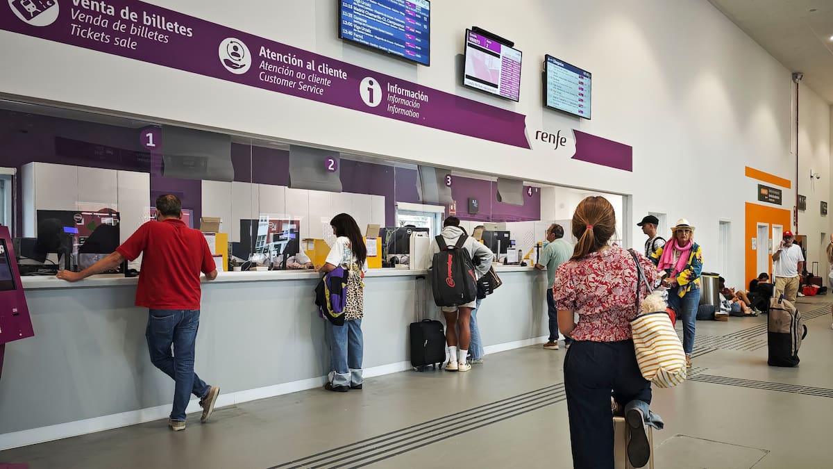 Arranca el tren a Vigo pero ralentizado por la huelga