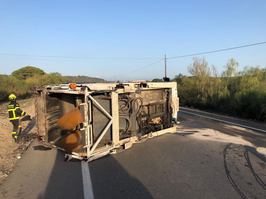 El suceso se ha registrado en la A-2002 entre El Portal y el poblado de Doña Blanca