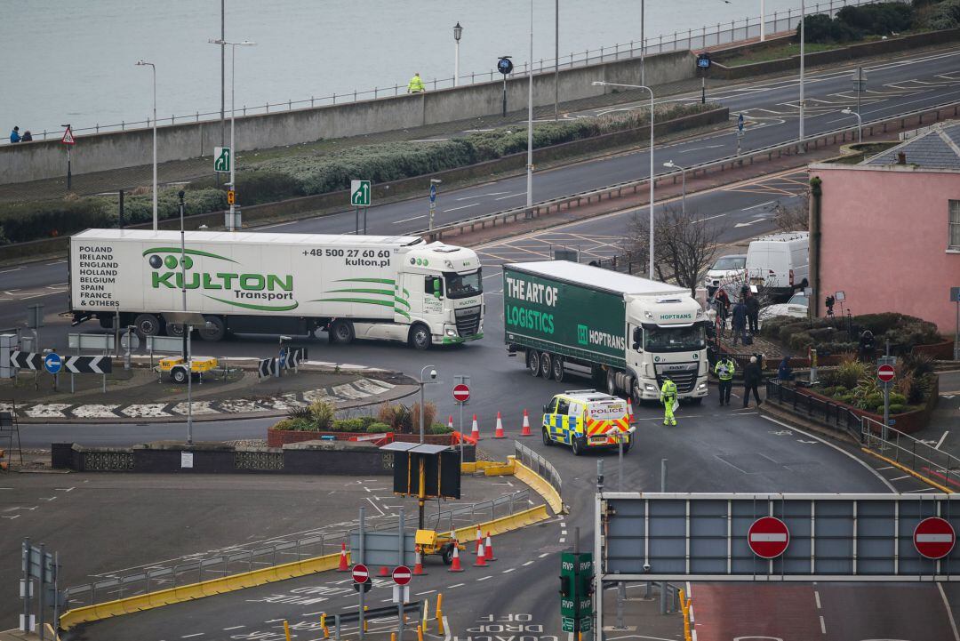 Caminones en el puerto de Dover.