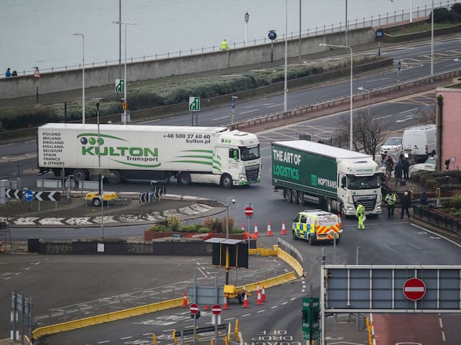 Caminones en el puerto de Dover.