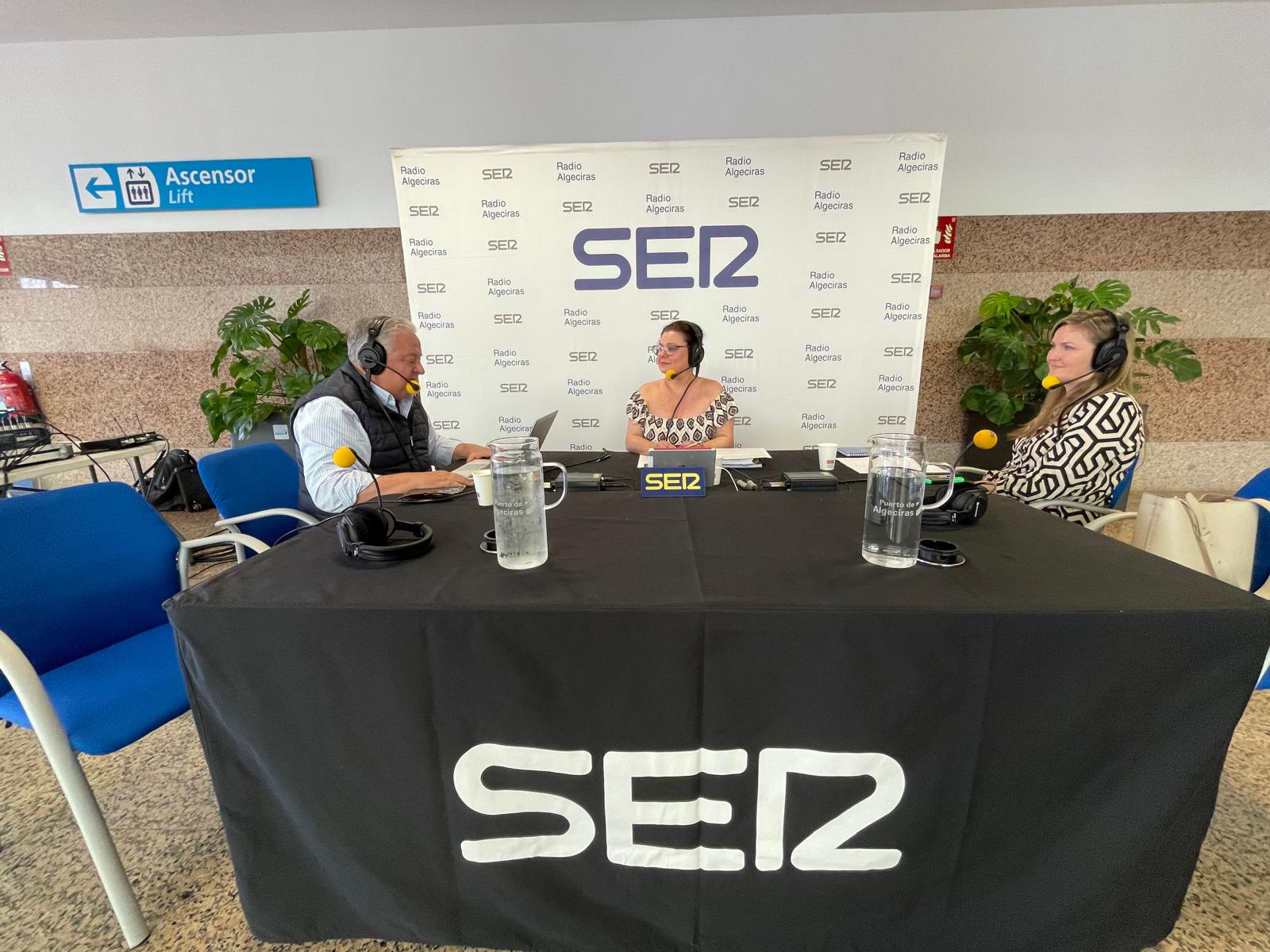 Javier Sáez, Director de Relaciones Institucionales de APM Terminals España; Gloria Masallá y Sophía Linares, Directora de Ejecución de Operaciones de APM Terminals Algeciras.
