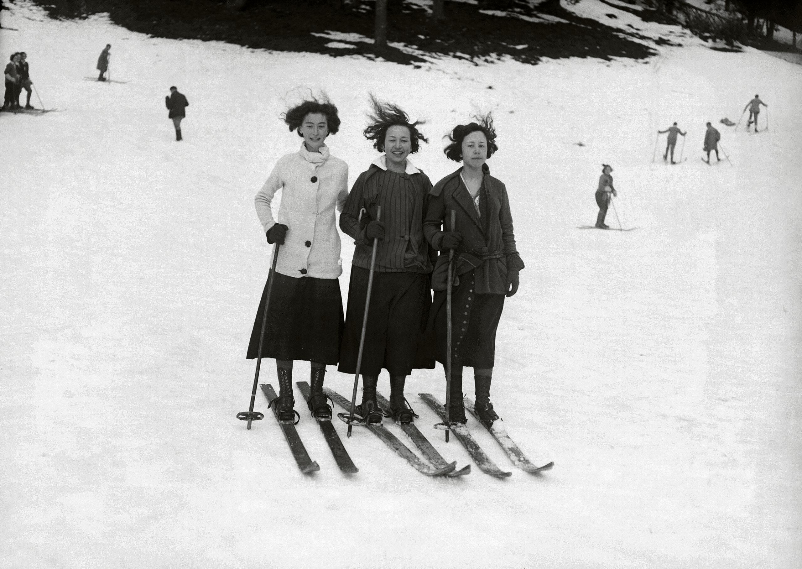 Esquiadoras en la sierra de Madrid, 1933.