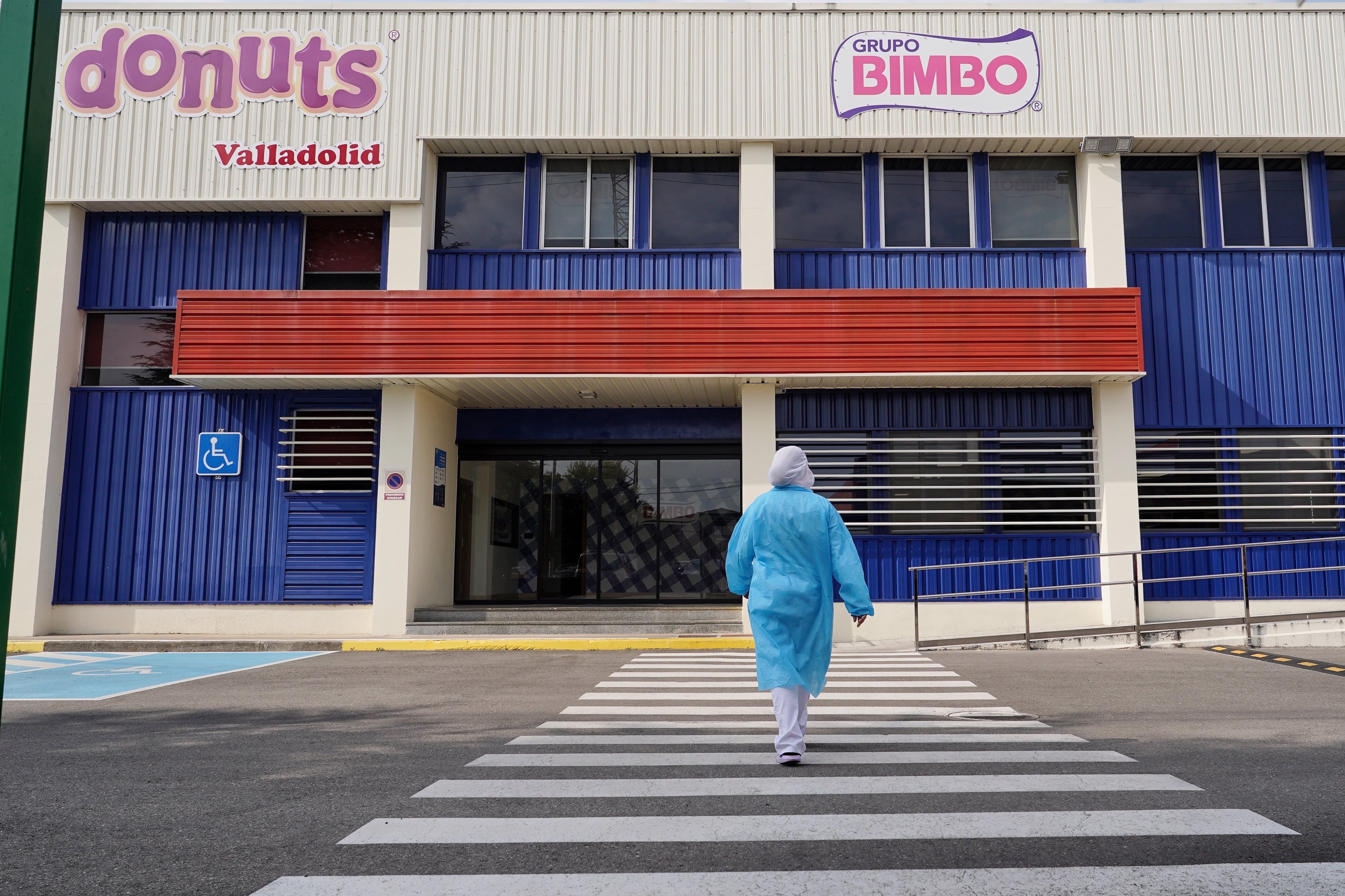 Fachada de la fábrica de Bimbo en Valladolid