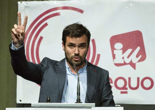 GRA625. LOGROÑO, 14/05/2015.- El candidato de IU a la Presidencia del Gobierno de España, Alberto Garzón, participa en un mitin de Cambia La Rioja y Cambia Logroño, formada por IU, Equo-Verdes e independientes.- EFE/Abel Alonso