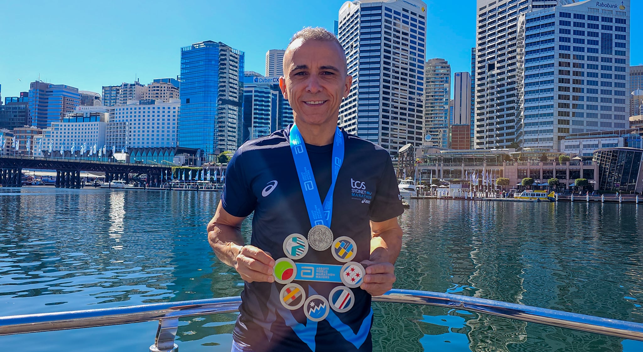 Becerra, con las siete estrellas de los maratones completados