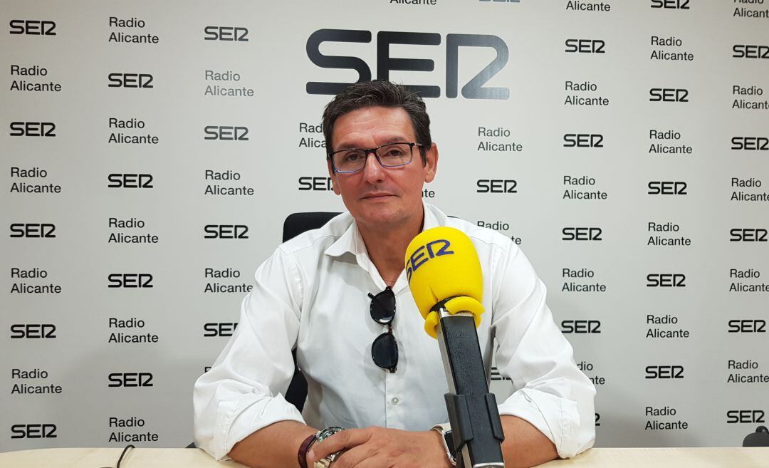 José Luis Berenguer, en los estudios de Radio Alicante