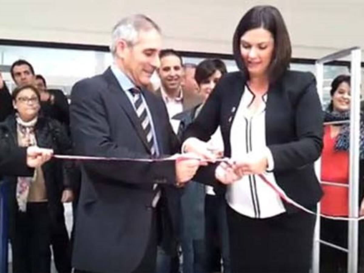 Colas a las puertas del hipermercado en el primer día de ELECLERC en Puertollano