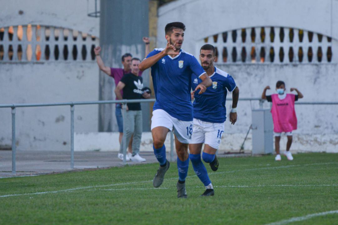 Oscar celebra el gol en el Pedro Garrido