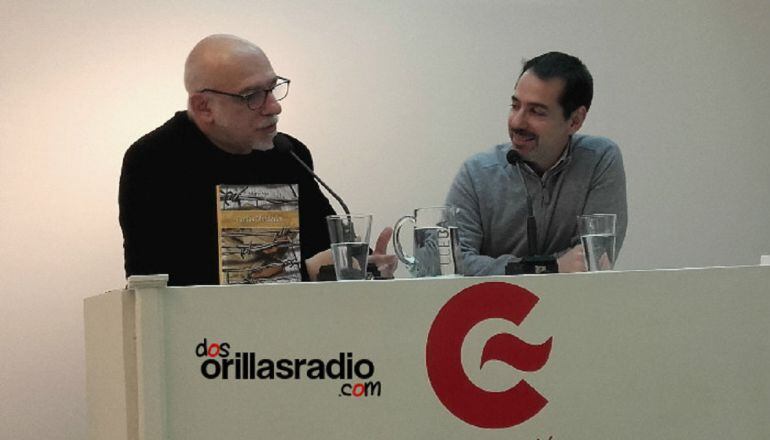 Alberto Arija, a la izquierda, en la presentación de un libro