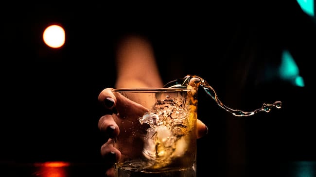 Muchos adolescentes se inician en el consumo de alcohol en contextos festivos