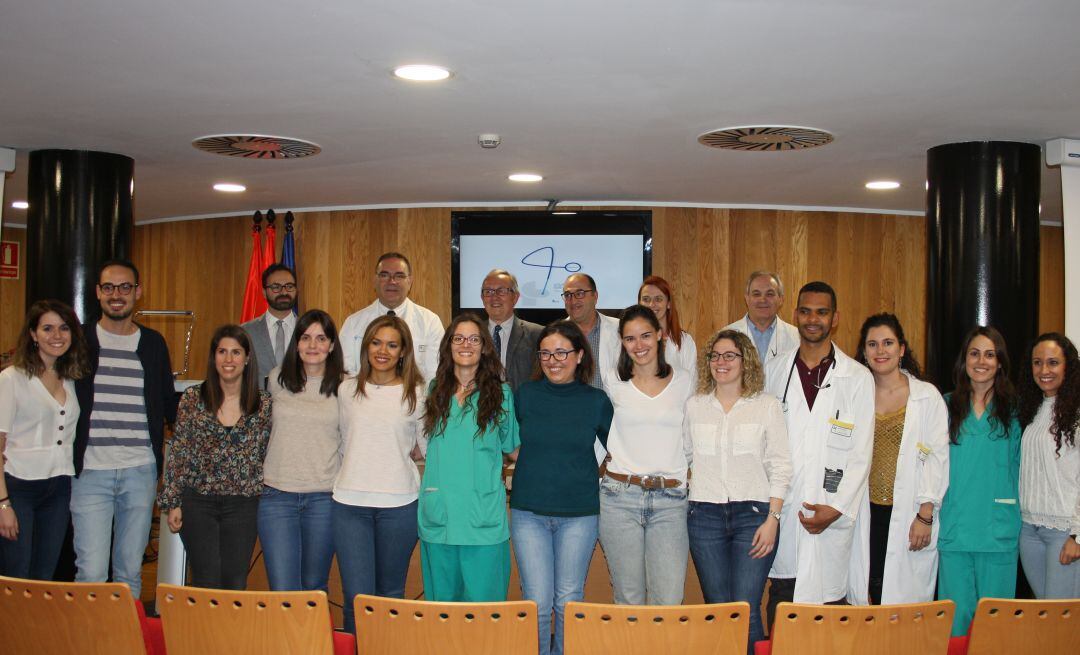 Foto de familia de los residentes que concluyen su formación en el Hospital de Segovia 