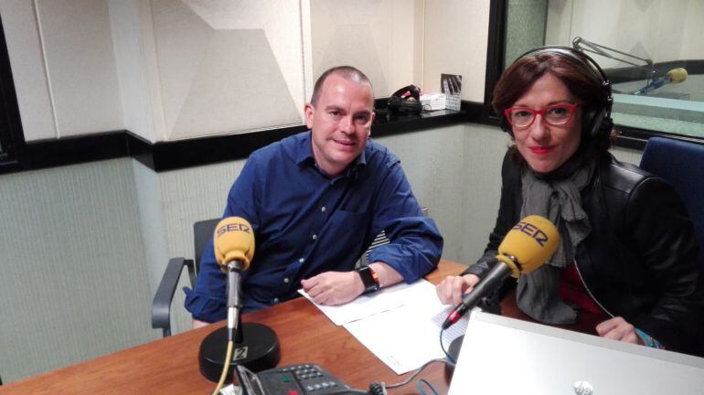 Francisco Requejo junto a Marichu García en los estudios de Radio Zamora