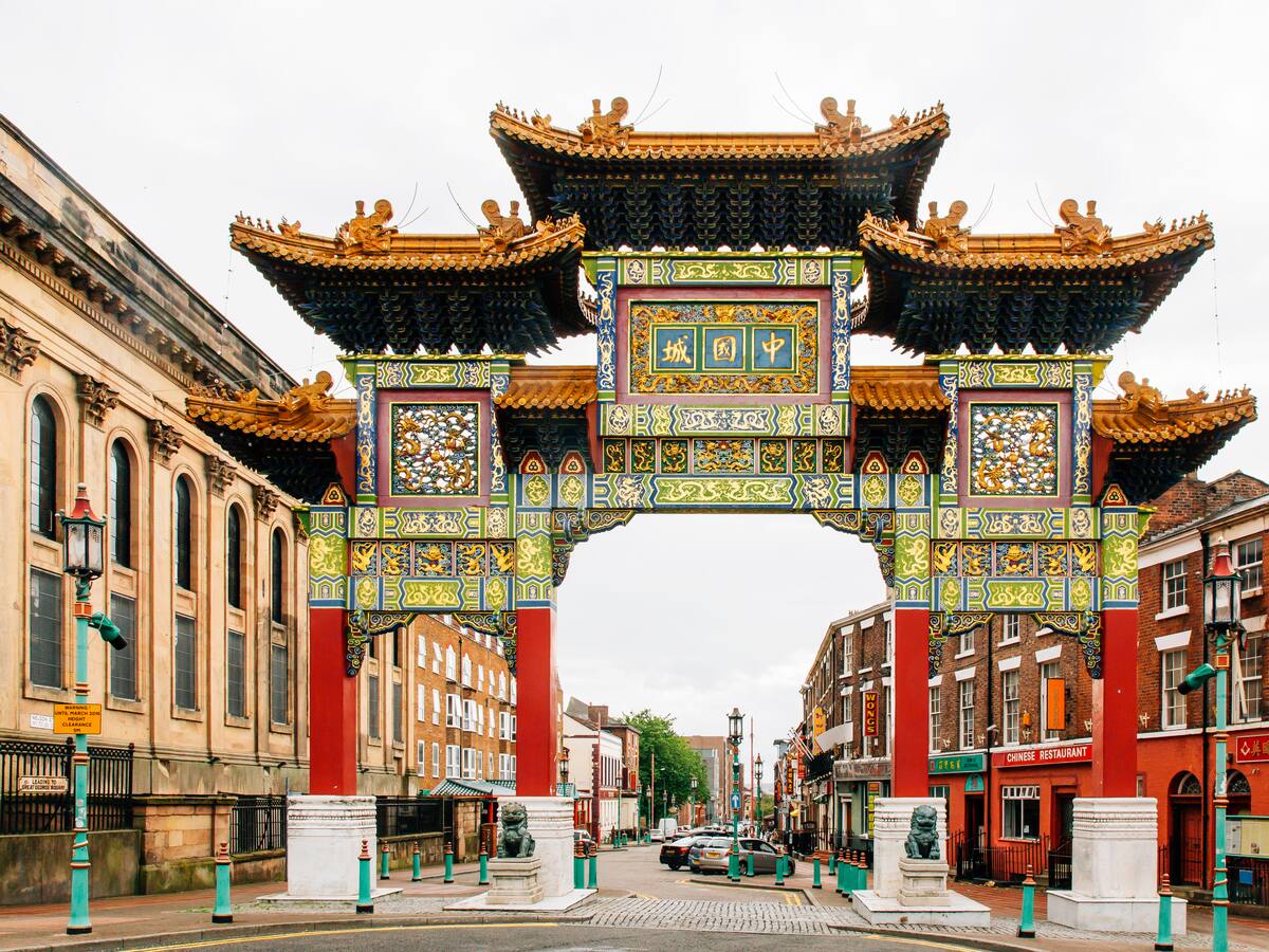 Los empresarios chinos piden al Ayuntamiento de València que siga adelante con la construcción de dos arcos chinos en Pelayo